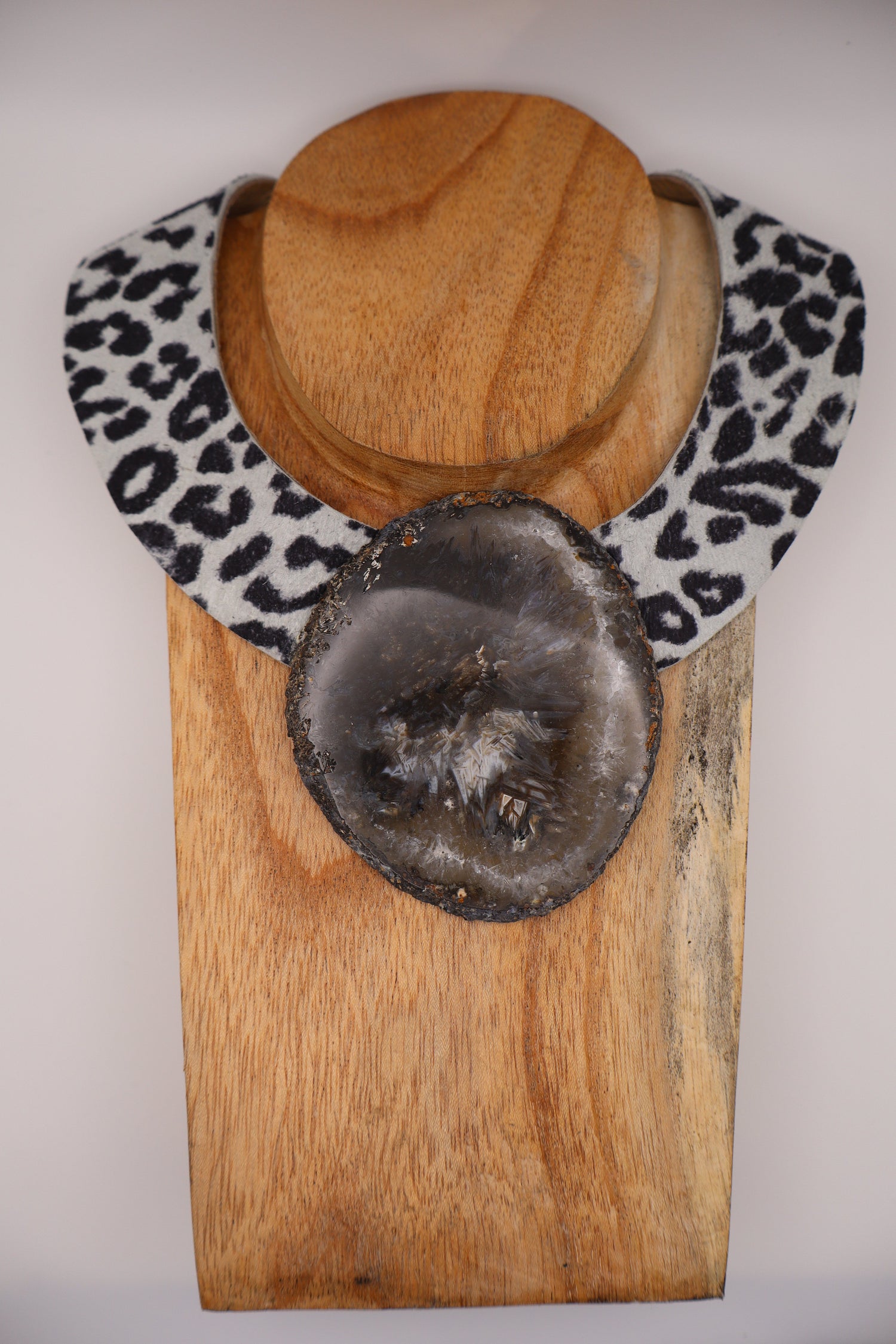 Collares de piel