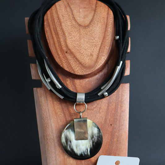 Collar Maat Negro