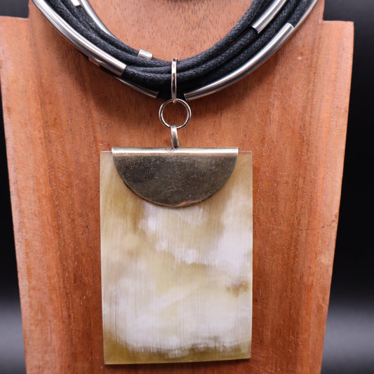 Collar Sekmet Negro