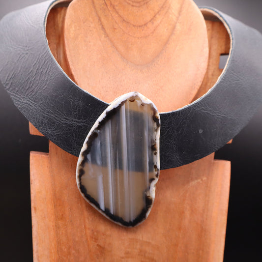 Collar Piel Negra y Ágata Negra Cristal