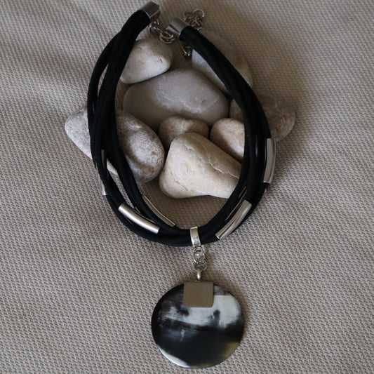 Collar Maat Negro