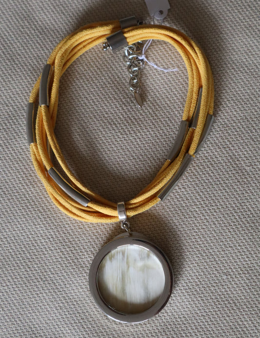 Collar Bastet Amarillo