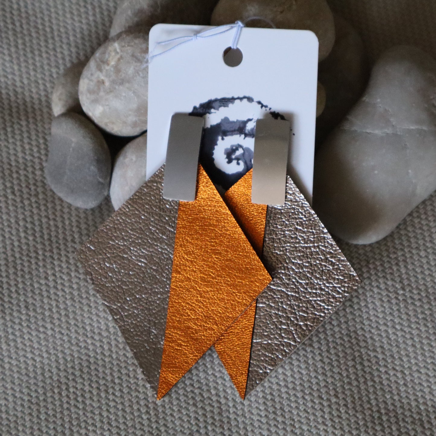 Pendientes Aire naranja/dorado plomo