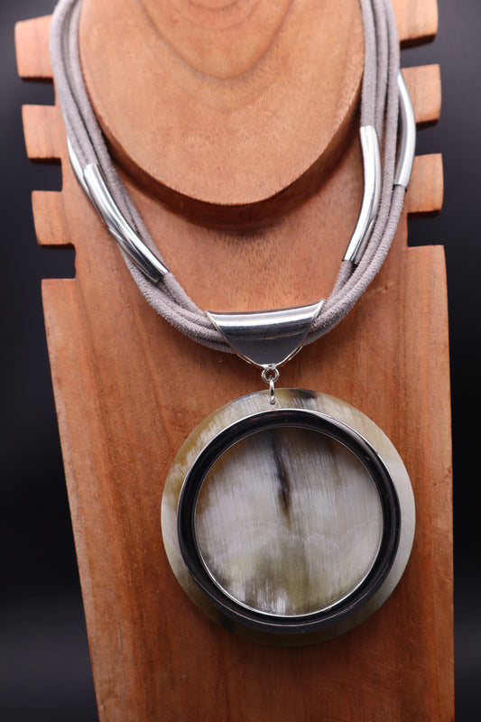 Collar Hathor Gris Claro