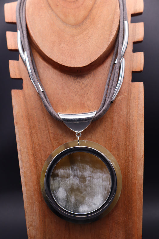 Collar Hathor Gris Oscuro