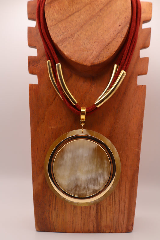 Collar Hahor Oro / Burdeos