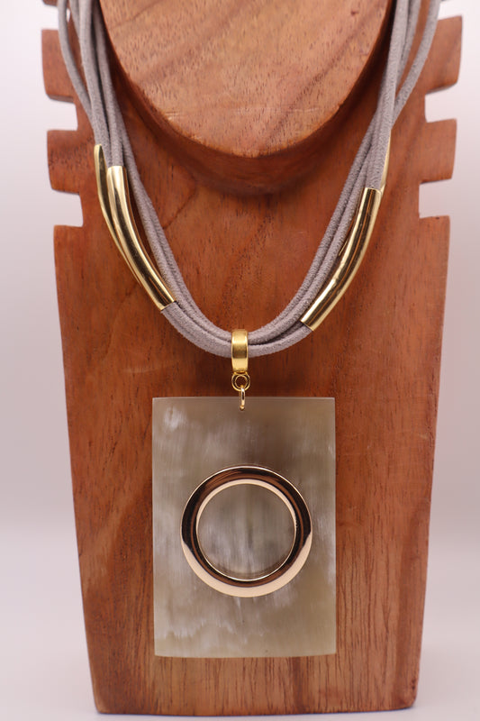 Collar Hathor Rectangular Oro / Gris Claro