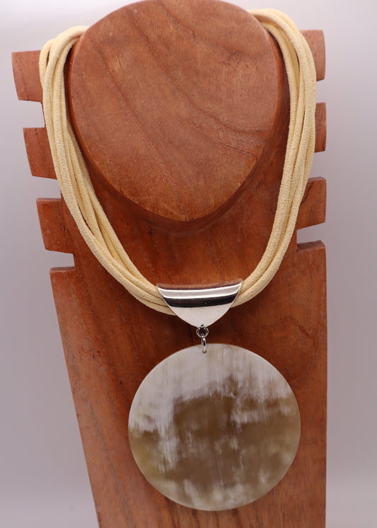 Collar Hathor / Crema